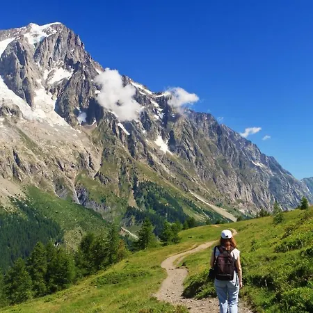 La Lupa - In The Heart Of With Car Box アパート *